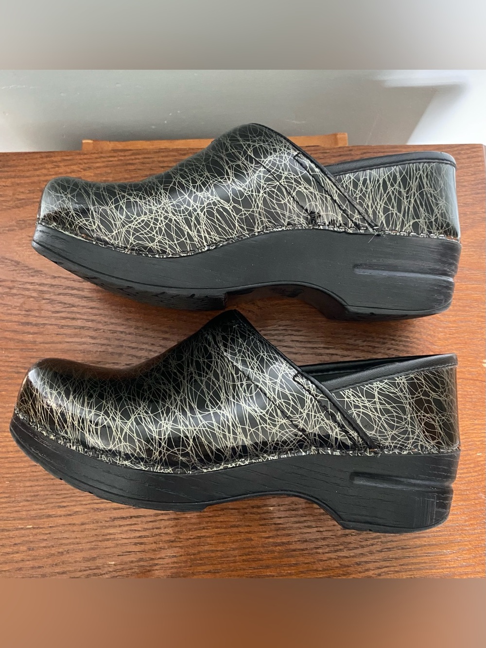 Dansko Professional Black Silver Metallic Scribble Patent Leather Clogs 37